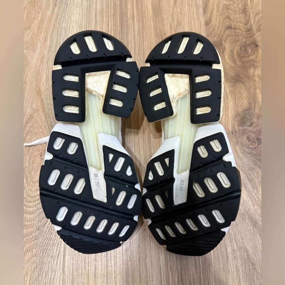 adidas Women POD-SE.1 Sneaker White / White Size 7 EUC